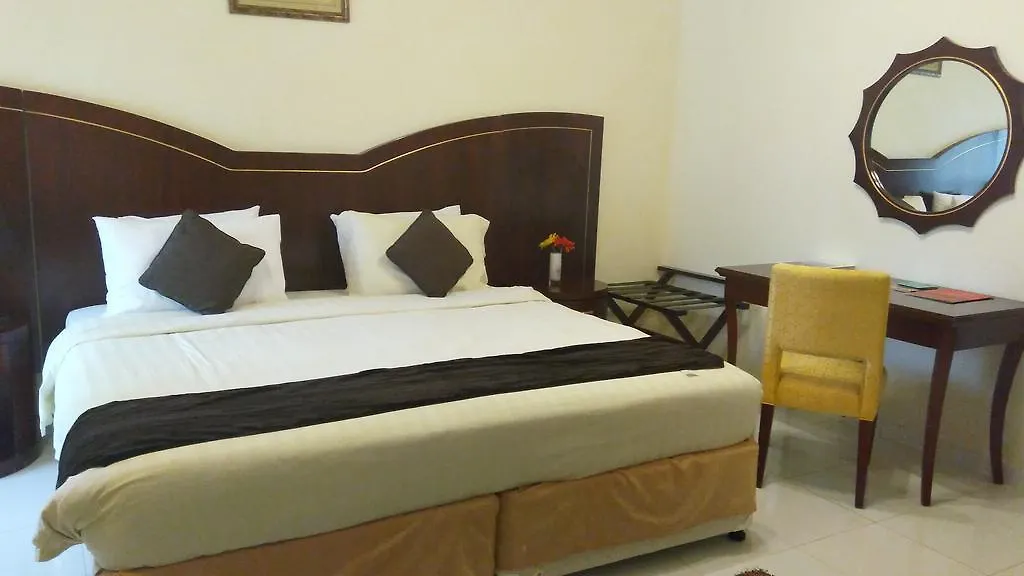 מלון דירות שארג'ה Royal Crown Suites