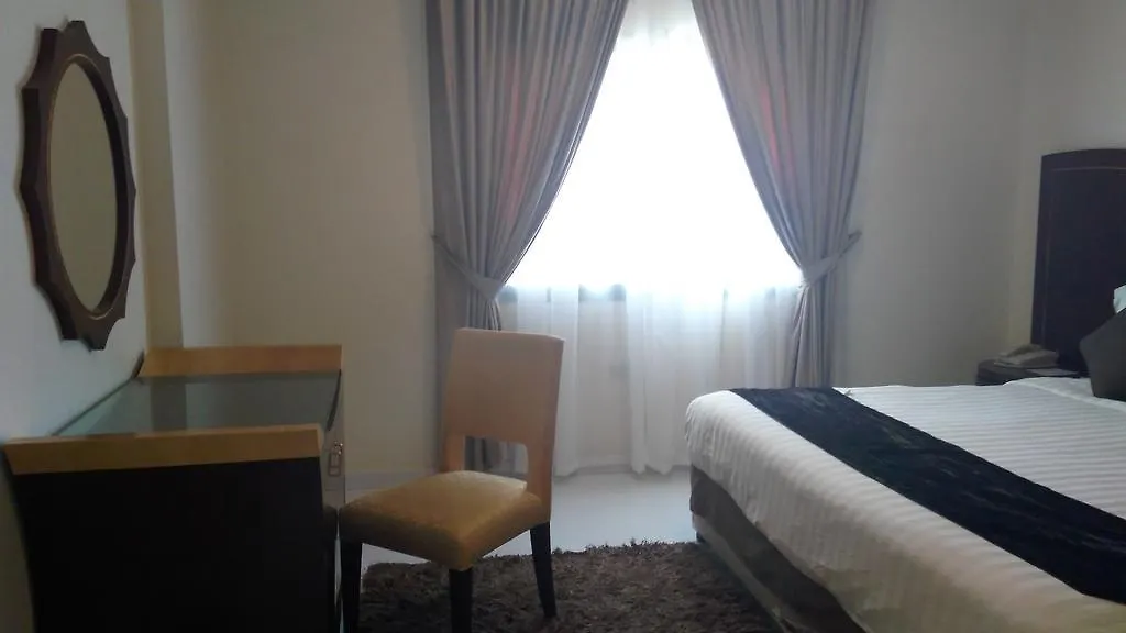 שארג'ה Royal Crown Suites מלון דירות