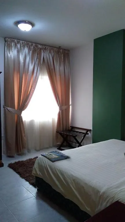 *** מלון דירות שארג'ה Royal Crown Suites איחוד האמירויות הערביות