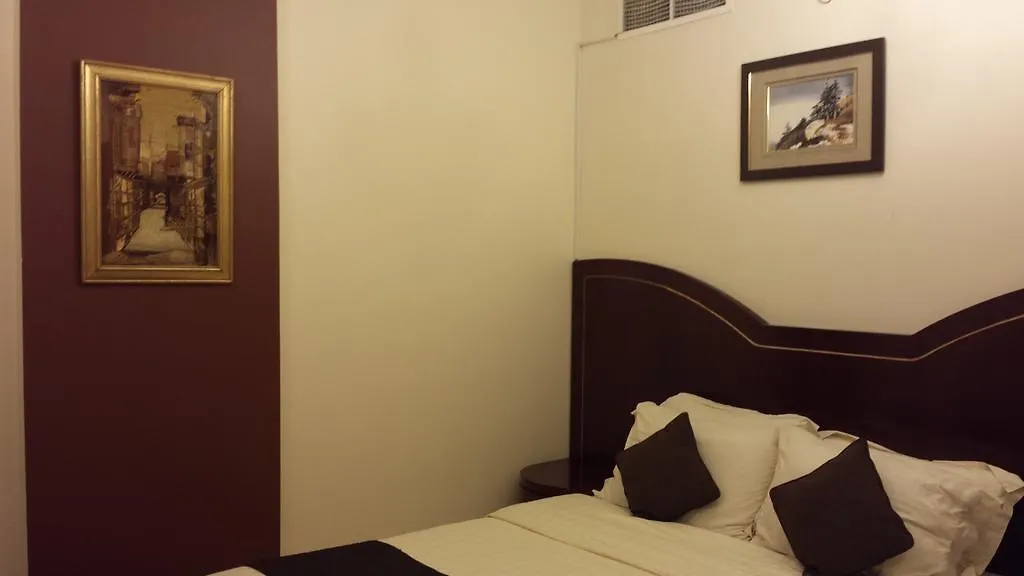 שארג'ה Royal Crown Suites מלון דירות
