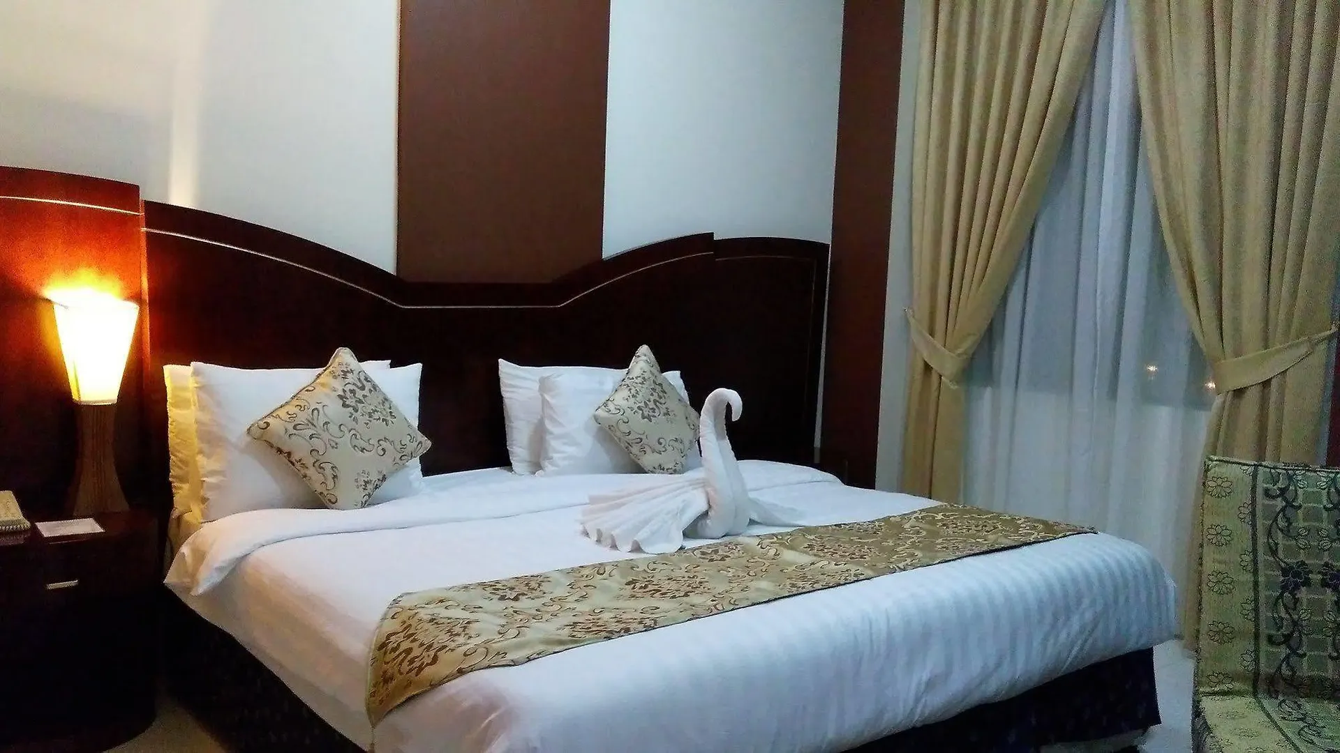 שארג'ה Royal Crown Suites מלון דירות