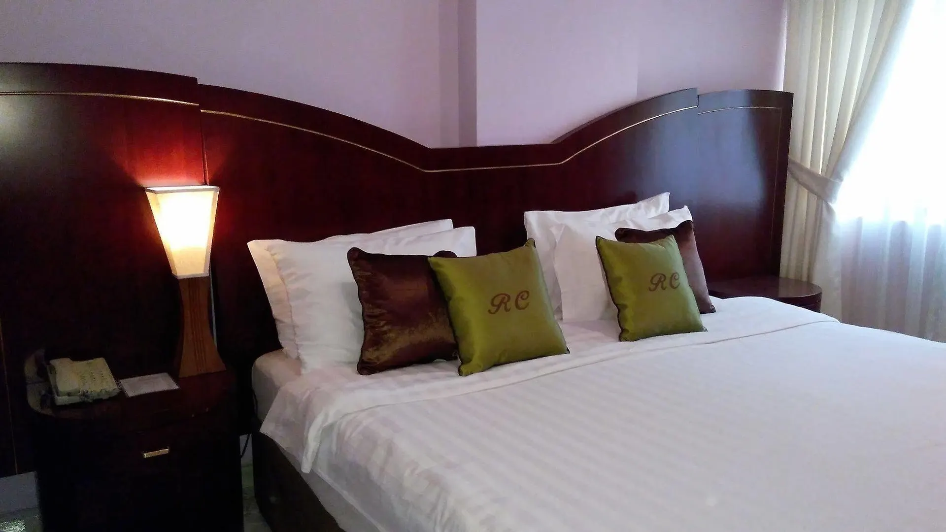 מלון דירות שארג'ה Royal Crown Suites