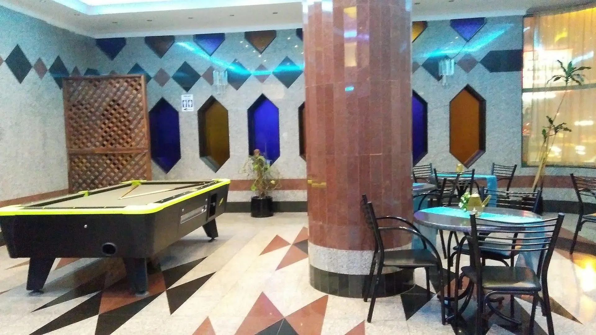 שארג'ה Royal Crown Suites מלון דירות