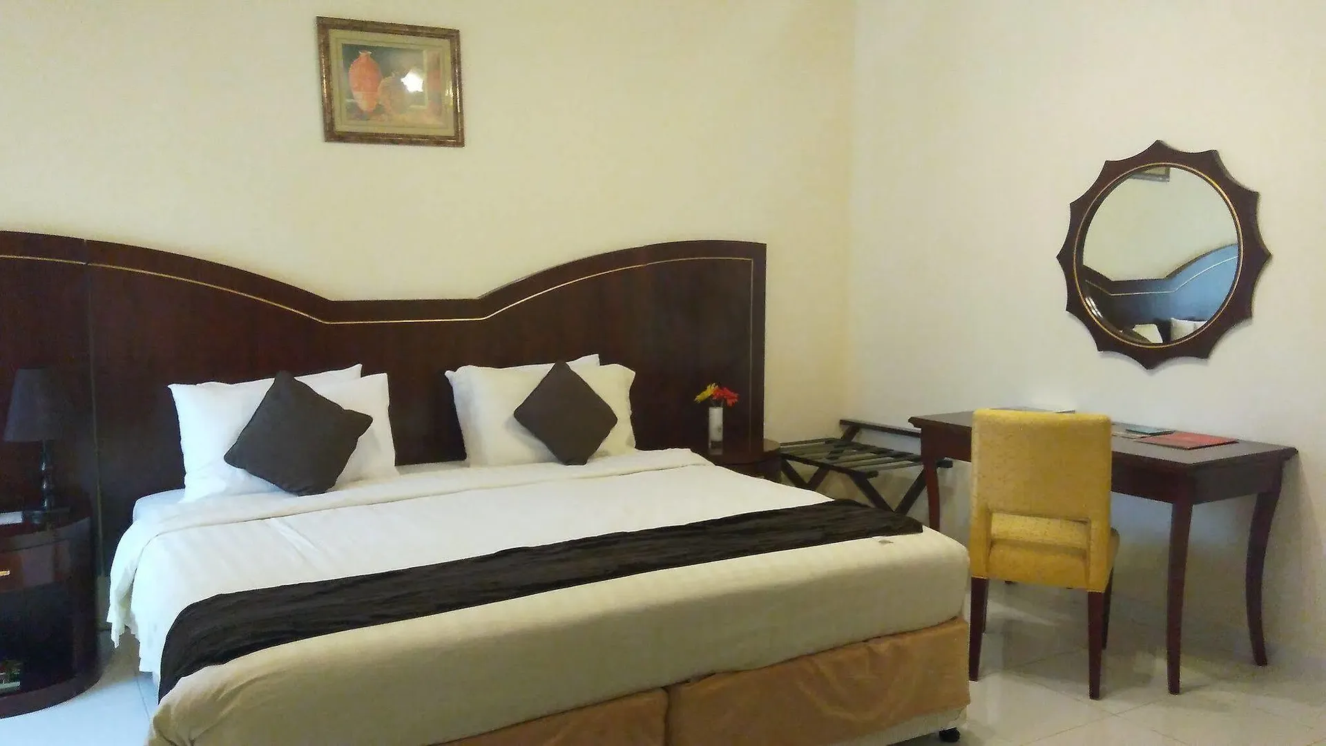 Royal Crown Suites Sharjah 3*,