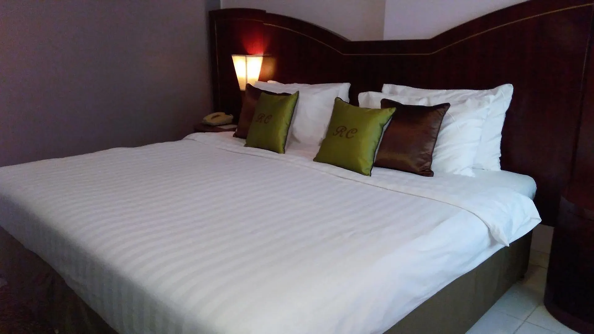 Royal Crown Suites Sharjah 3*,